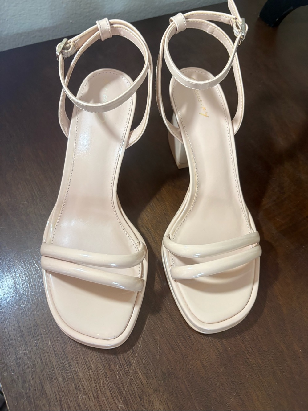 Circus NY by Sam Edelman Hartlie heeled sandals in a size 8.5